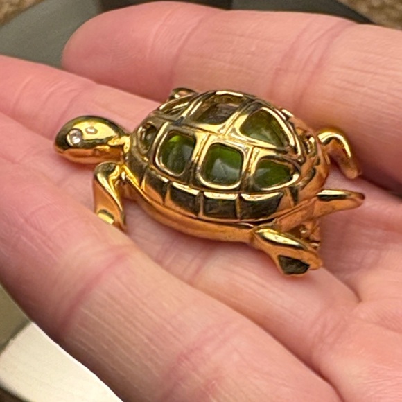 Anne Klein Gold and Green Turtle Brooch - Picture 5 of 5